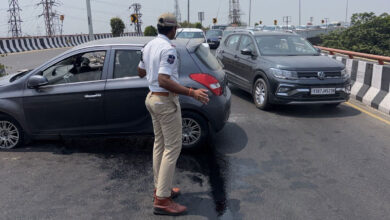 Hyderabad PVNR Expressway Car Accident: Vehicle Crashes at Pillar No. 300, Traffic Jam Reported