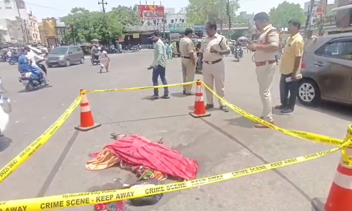 Hyderabad Tragedy: GHMC Sanitation Worker Dies in Road Accident in Amberpet