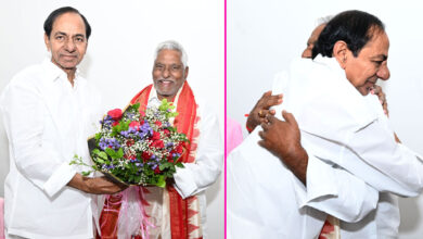 Jeevan Reddy Meets KCR at Erravalli, KT Rama Rao Leads Grand Welcome by BRS Leaders