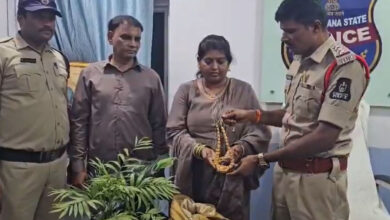 Hyderabad: Saifabad Police Trace 6.5 Tolas Lost Gold Ornaments and Cash Within One Hour, Auto Driver K. Nagesh Honored