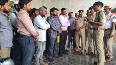 Hyderabad Traffic Police Crackdown: 62 Booked for Using Mobile Phones While Driving at Telangana Talli Junction