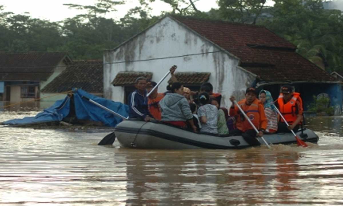 Flood in Indonesia's Central Java leaves one missing, around 3000 evacuated