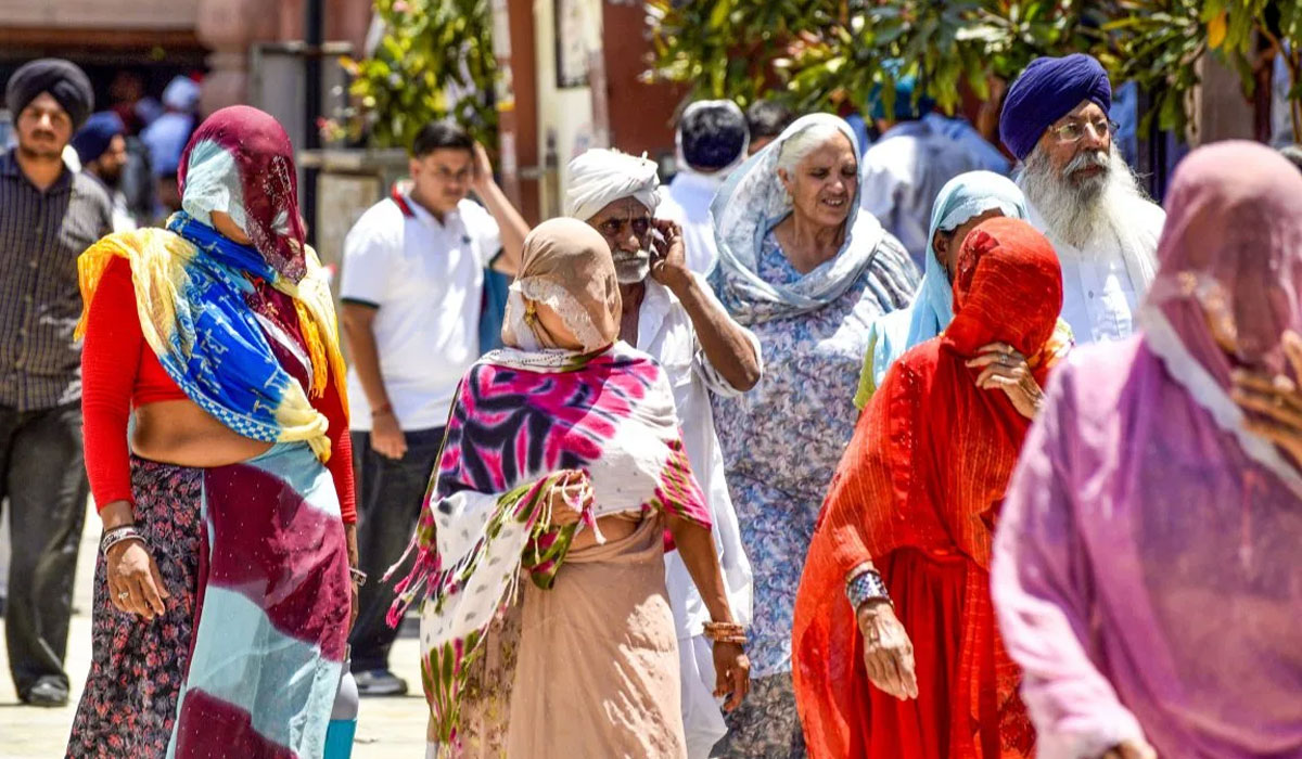 Heatwave to continue in Delhi-NCR for next three days; weather likely to change from May 29