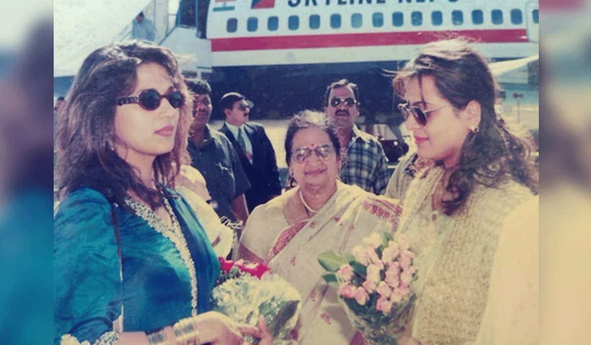 Shilpa Shirodkar poses with Madhuri Dixit in an old pic from the 90s