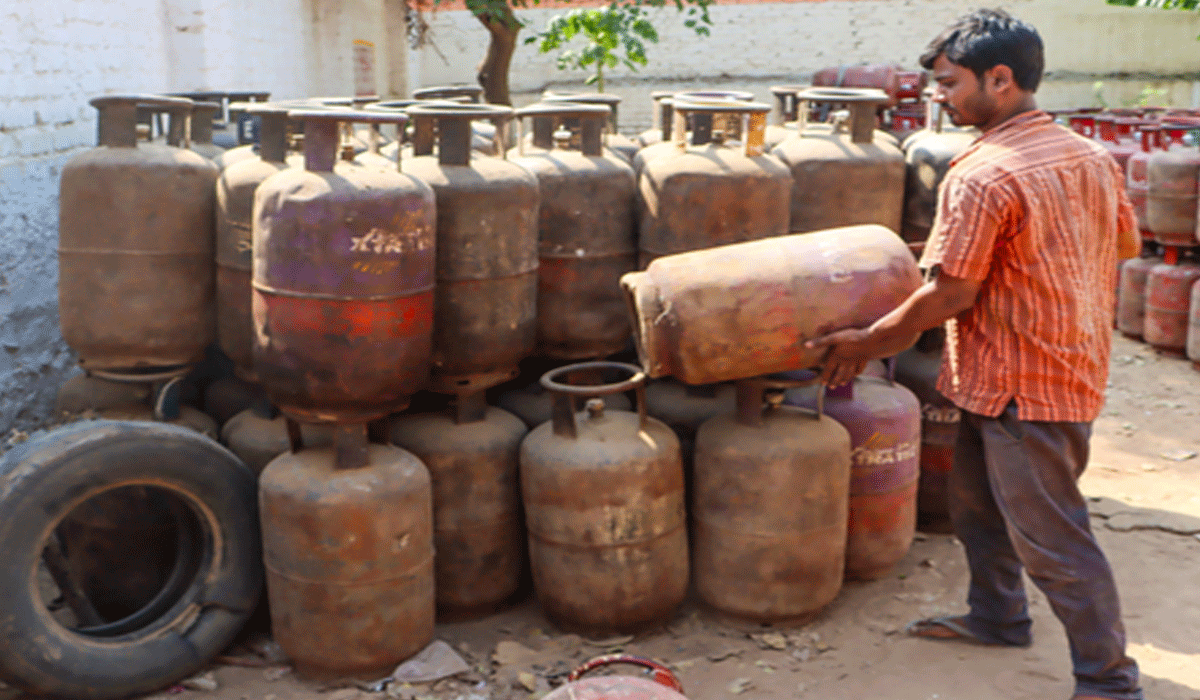 Over 87.28 lakh domestic LPG cylinders delivered in last 2 days: Govt