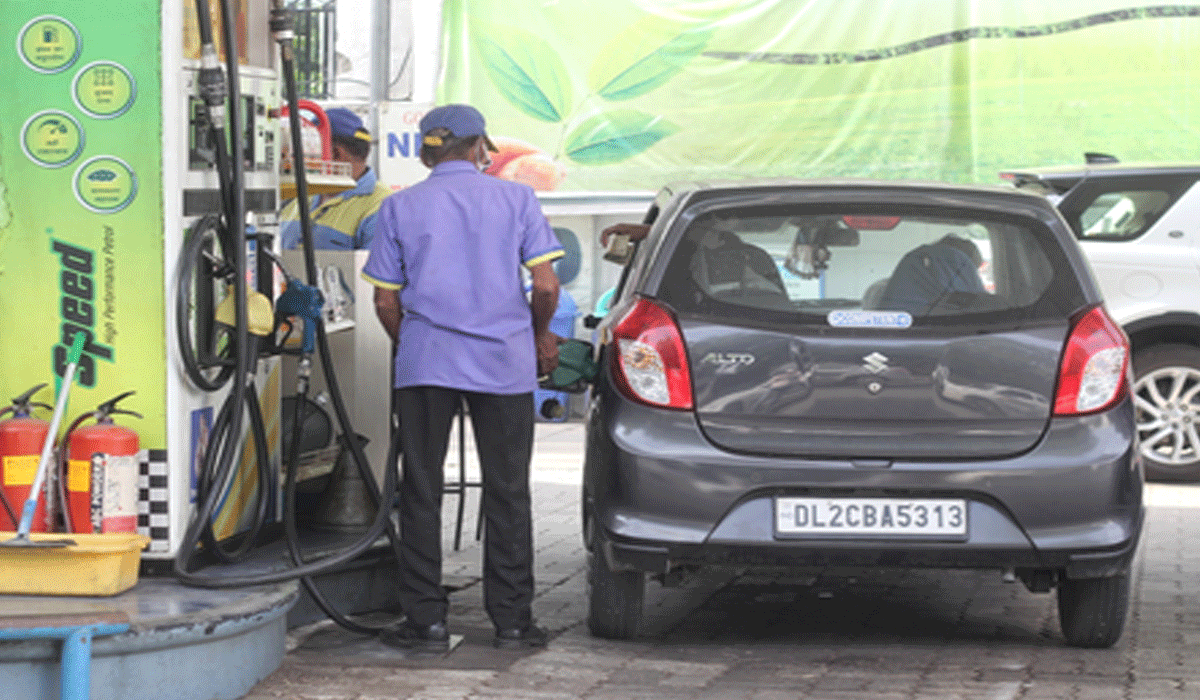 OMCs still losing nearly Rs 750 crore daily despite fuel price hike: Petroleum Secretary