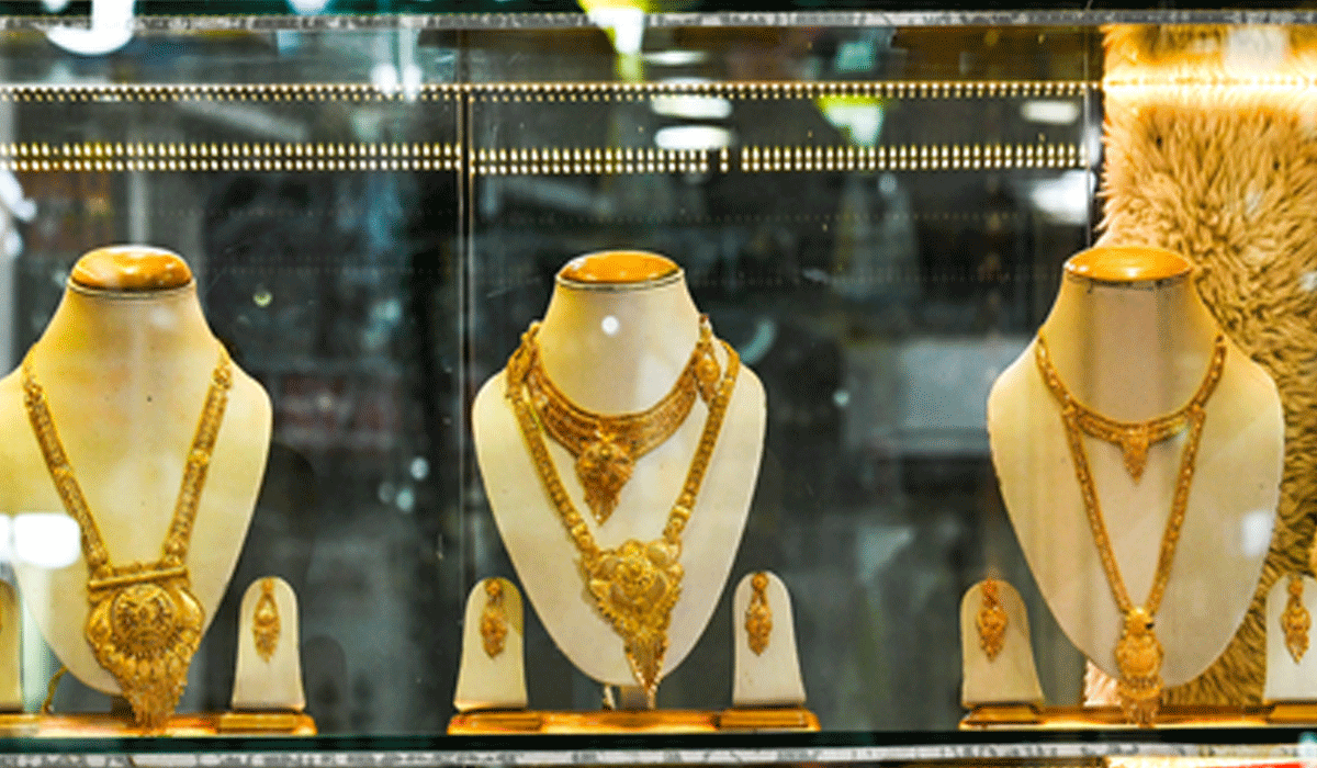 Gold, silver trade lower as investors track global tensions