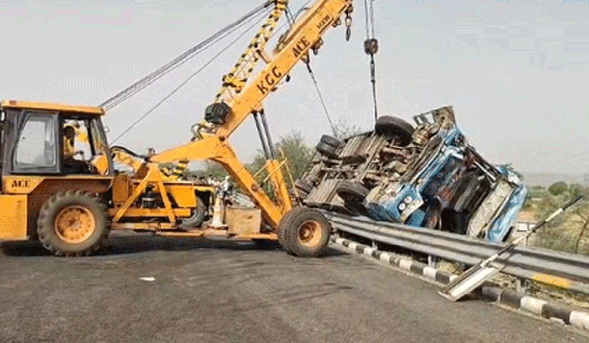 40 injured after sleeper bus overturns on Delhi-Mumbai Expressway in Rajasthan's Alwar