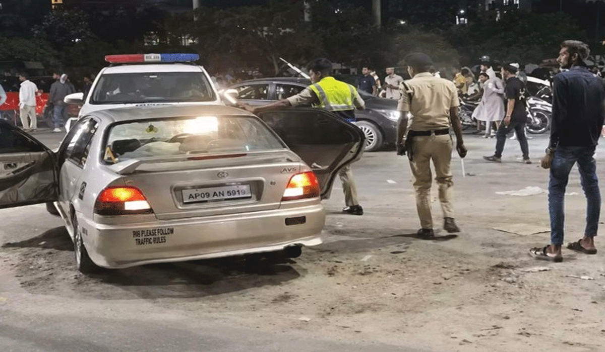 Cop injured as car racers go berserk in Hyderabad's IT hub