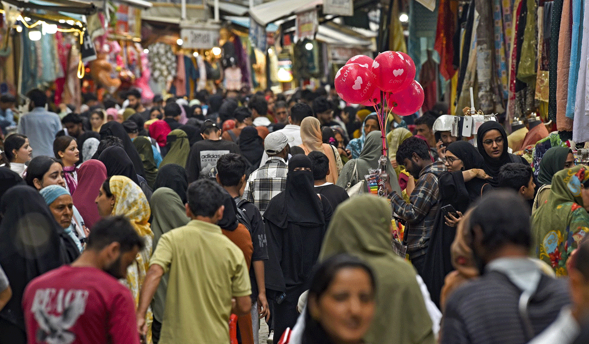 Eid shopping: Markets in J&K's Srinagar witness huge festive rush