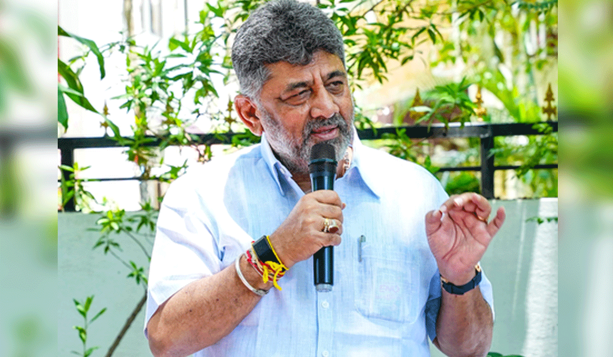 Karnataka Congress chief Shivakumar meets Governor ahead of CLP meeting