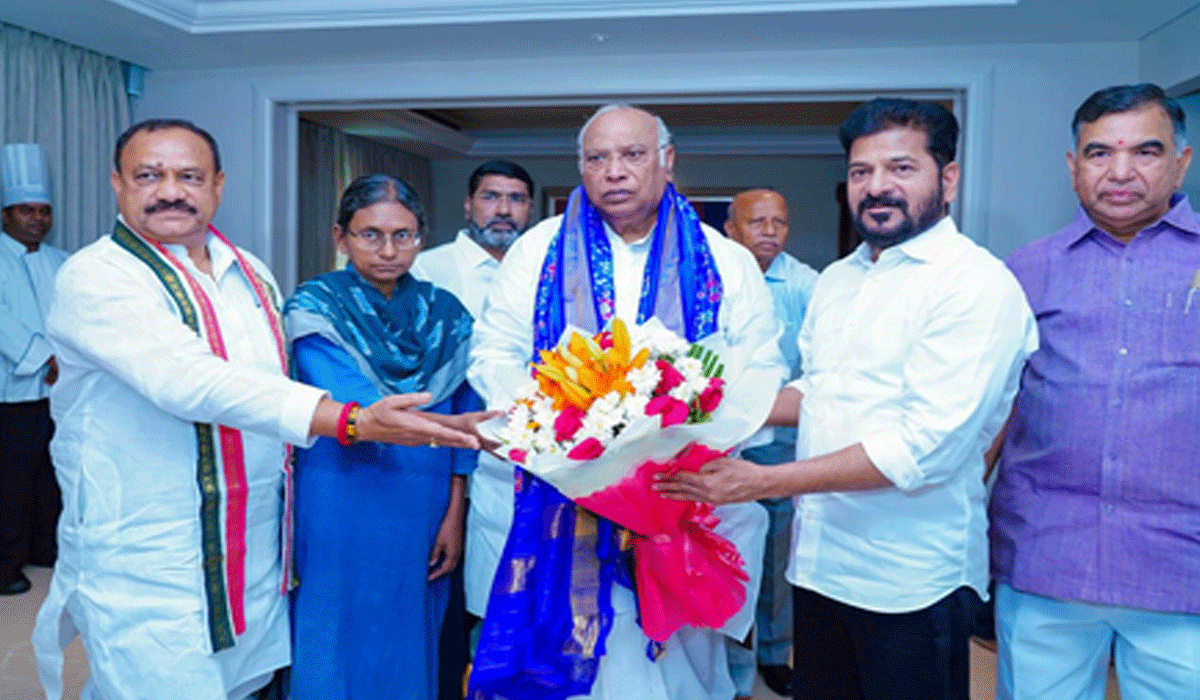 CM Revanth Reddy, Telangana Congress chief meet Mallikarjun Kharge