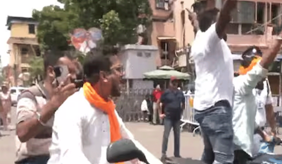 ‘Jai Shri Ram’ slogans outside Mamata’s residence in Kolkata, as trends show BJP lead over TMC