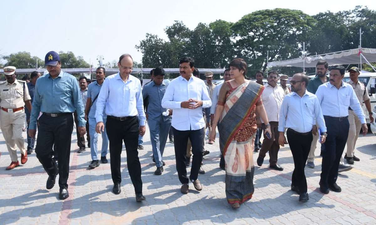Massive Flood and Disaster Mock Drills at Necklace Road, Minister P Srinivas Reviews Rescue Operations