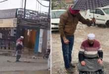 Viral Humanity Video: Sikh Man Shields Muslim Offering Namaz During Hailstorm, Wins Hearts Online