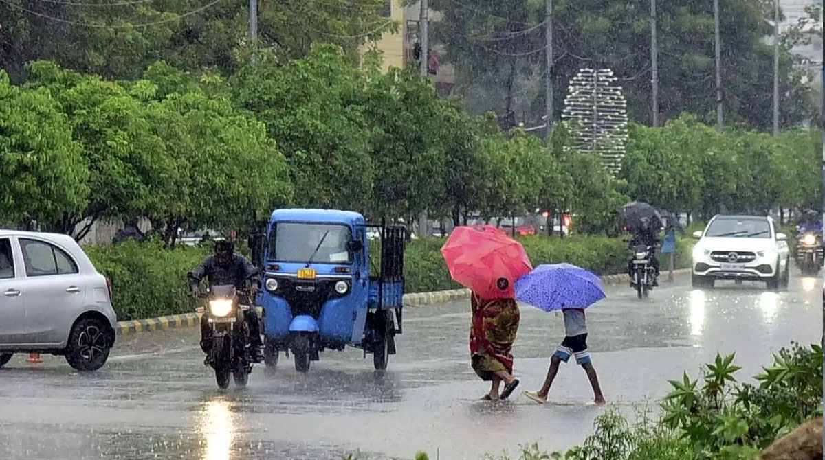 Heavy rain alert for 5 Tamil Nadu districts, wet spell likely to continue for a week