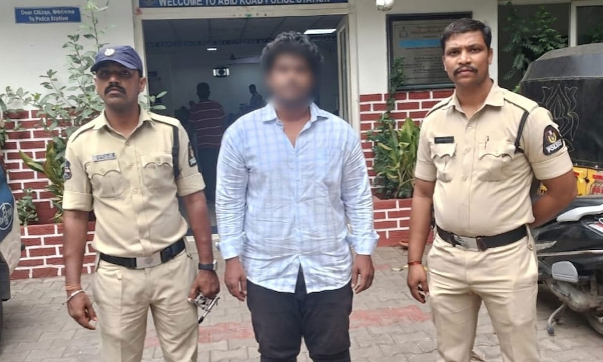 Software Engineer Arrested in Hyderabad for Assaulting Traffic Police During Vehicle Check at GPO X Road