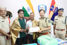 Hyderabad Gas Cylinder Scam Busted: CP Sajjanar Felicitates Father-Son Who Exposed LPG Theft