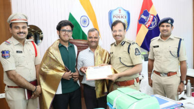 Hyderabad Gas Cylinder Scam Busted: CP Sajjanar Felicitates Father-Son Who Exposed LPG Theft