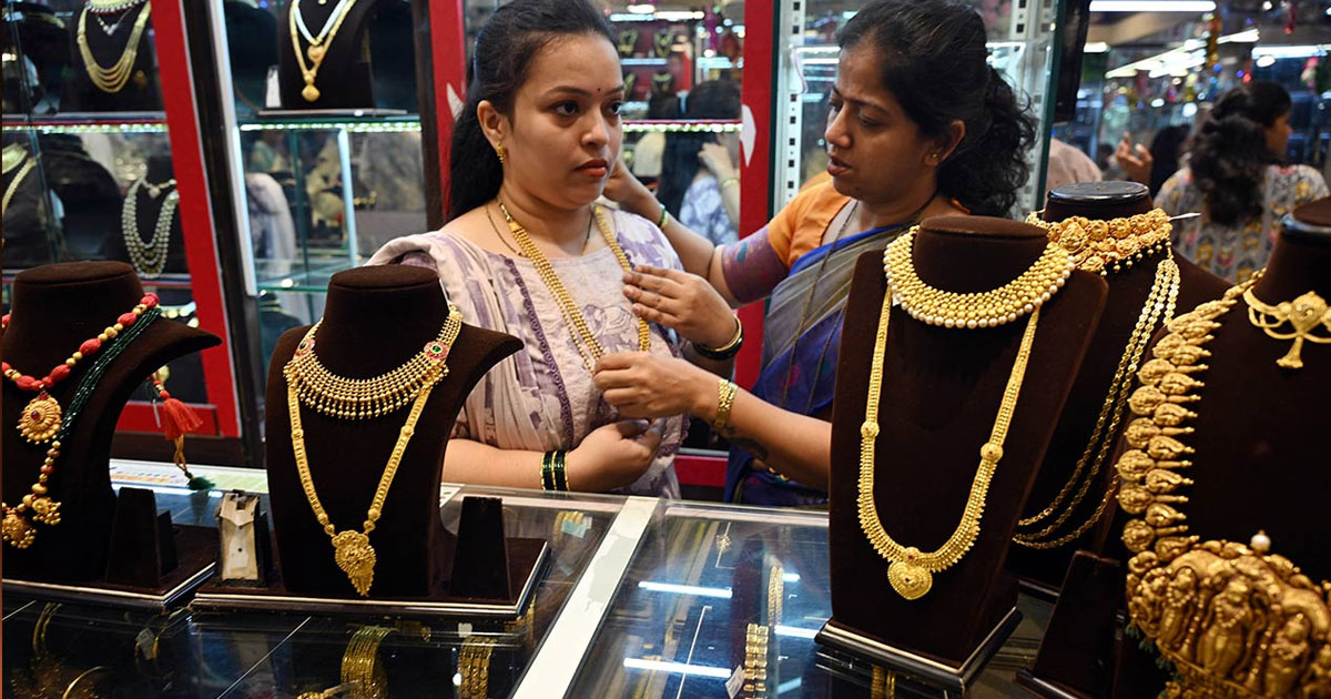 Gold, silver decline up to 3 pc amid Fed rate hike concerns