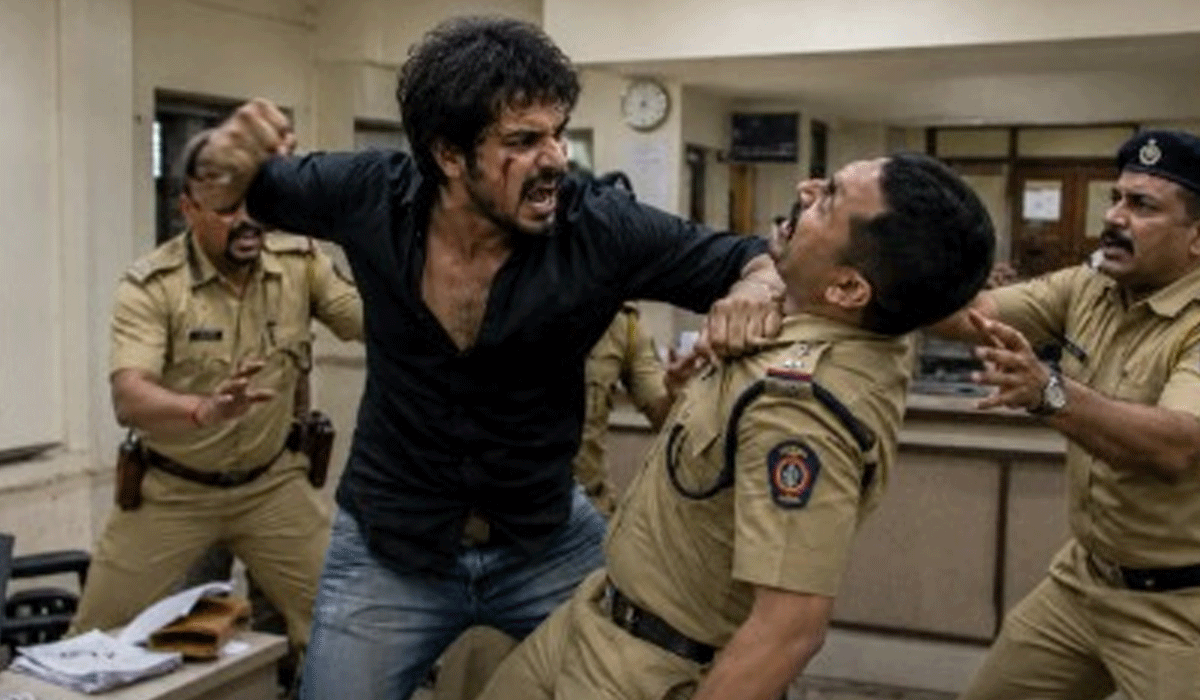 Maharashtra: Drunk youth go on rampage, attacks cops