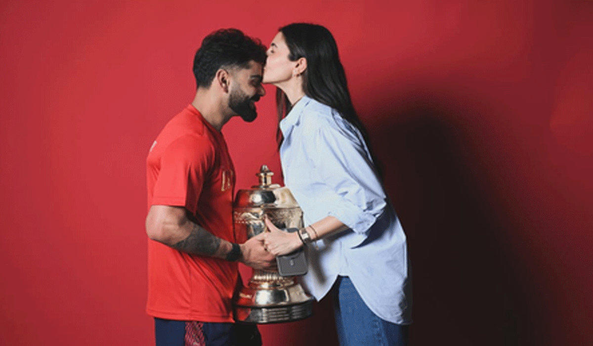 Anushka Sharma celebrates RCB's IPL win with a sweet kiss on Virat Kohli's forehead