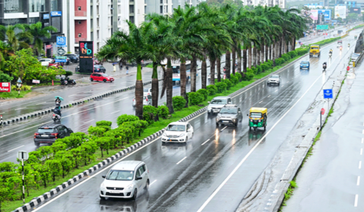 Monsoon knocks on Kerala's door, heavy rain alerts issued