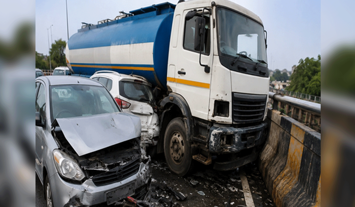 Four injured as Civic tanker runs amok on Indore bridge; brake failure suspected