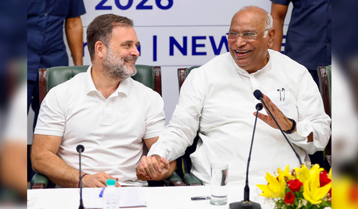 Kharge extends birthday wishes to Rahul Gandhi, lauds his fight for marginalised