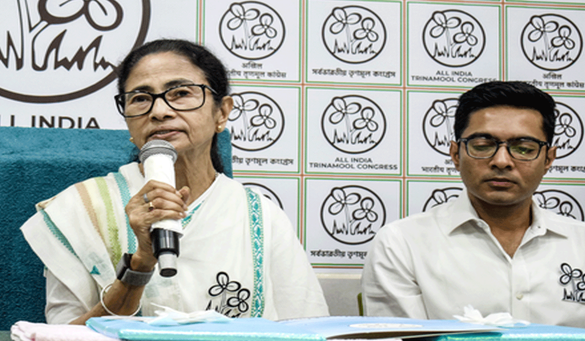 Calcutta High Court serves contempt of court notices to Mamata Banerjee, Abhishek Banerjee