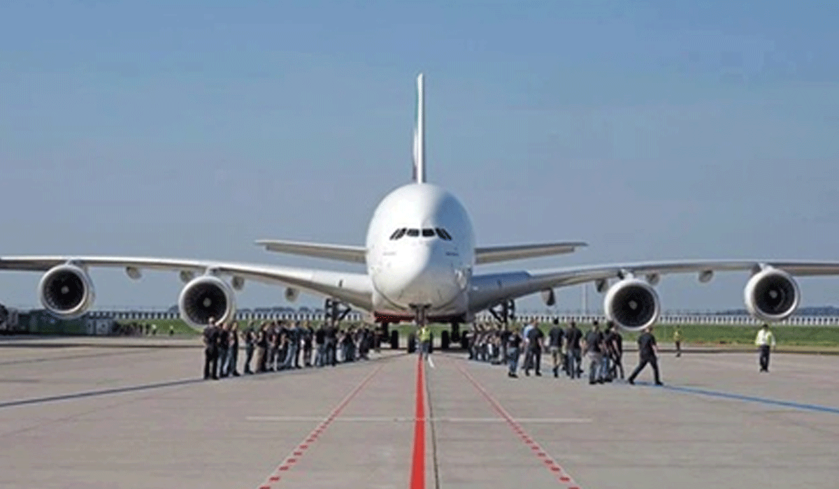 EU orders urgent checks on 16 Emirates, Qantas A380s aircraft over wing cracks