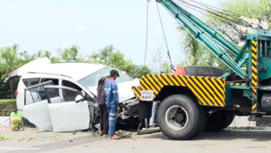 Keesara Outer Ring Road Accident: Two Seriously Injured After Innova Car Hits Divider and Collides with Oncoming Vehicle
