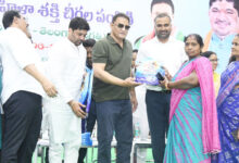 Mohammed Azharuddin Participates in Indira Mahila Shakti Saree Distribution Programme, Highlights Women Empowerment
