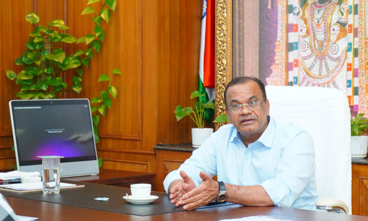 Monsoon Alert: Komatireddy Orders Continuous Surveillance on Vulnerable Roads and Bridges Across Telangana