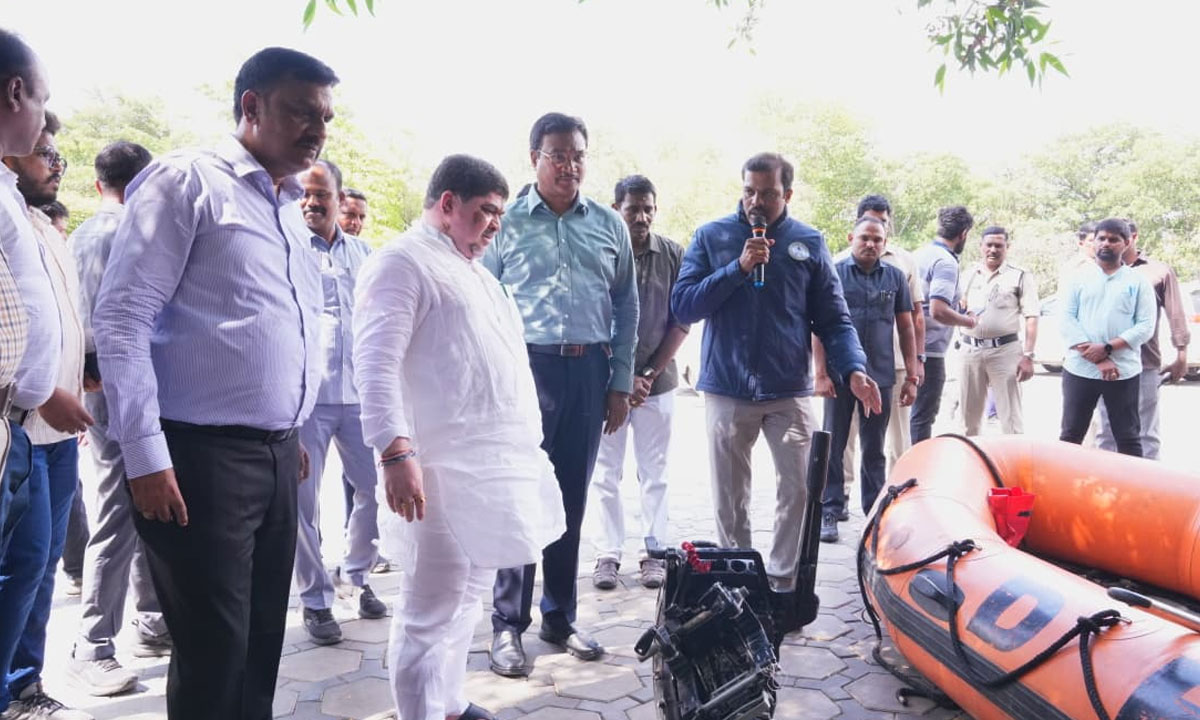 HYDRAA Fully Prepared for Monsoon Disasters; 51 DRF Teams, 300 Response Teams and 371 Dewatering Pumps Ready: Ponnam Prabhakar