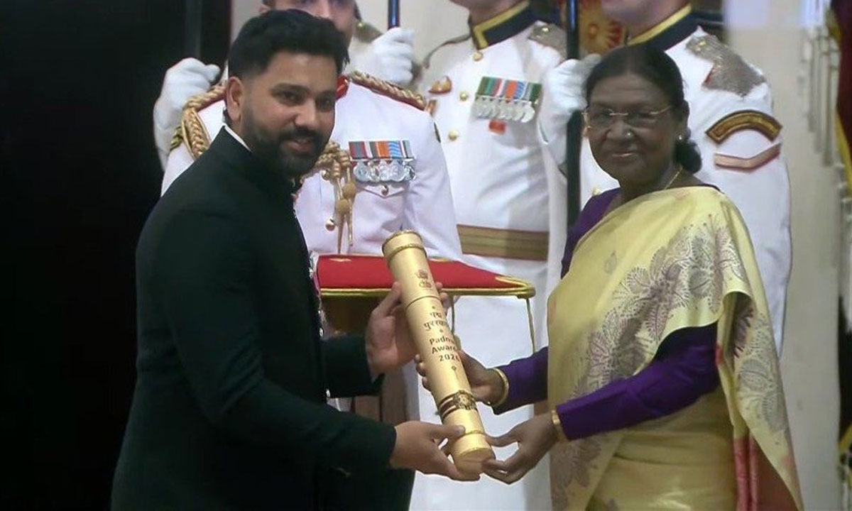 Rohit Sharma Receives Padma Shri Award from President Droupadi Murmu at Rashtrapati Bhavan