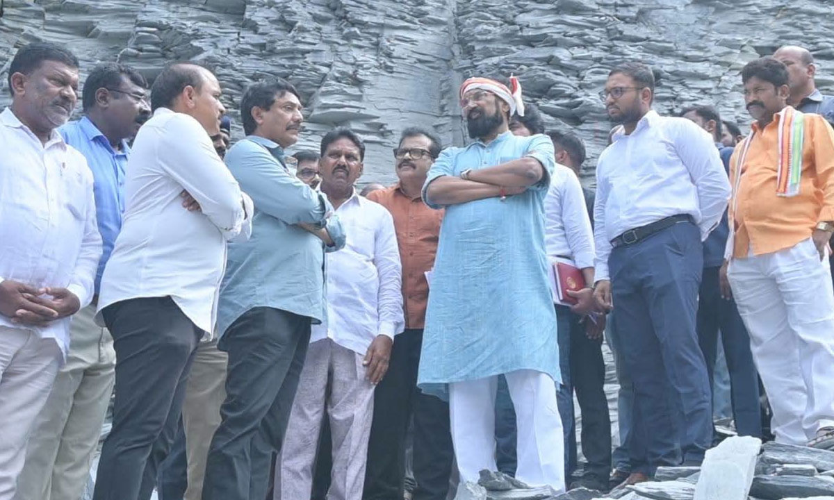 Uttam Kumar Reddy Reviews Rs 394-Crore Rajiv Gandhi Lift Irrigation Scheme, Brings New Hope to Krishna Bank Villages
