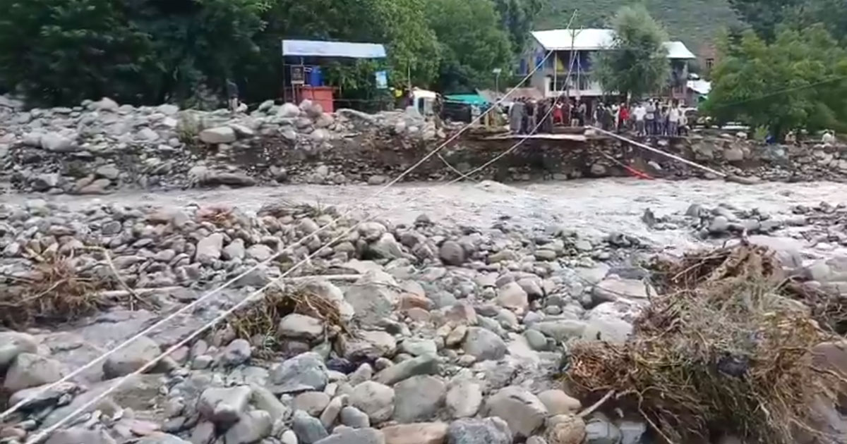 Cloudburst on Pahalgam road in Kashmir, tourists moved to safety