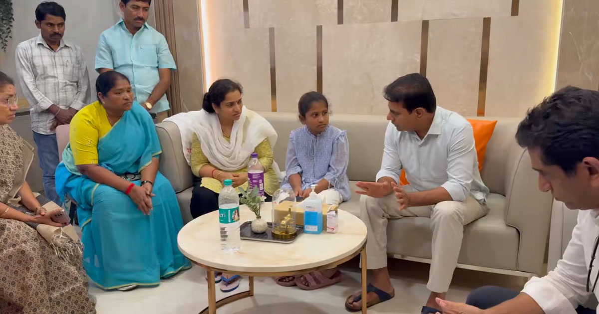 KTR, Seethakka and Kalvakuntla Sanjay Offer Condolences to Former MLA P. Sudarshan Reddy's Family