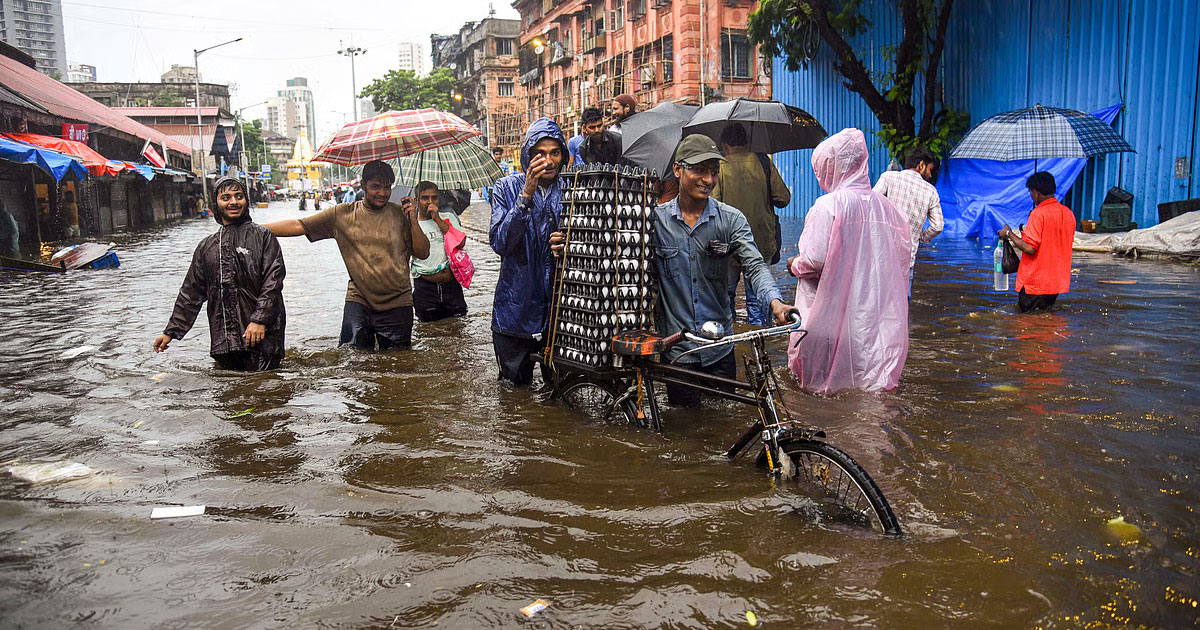 Heavy rains batter Maharashtra; waterlogging, traffic disrupt normal life