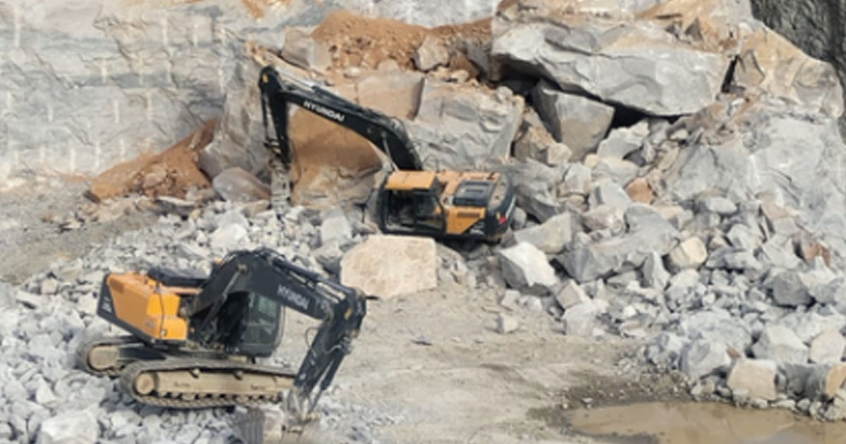 Seven Bihar workers feared dead as massive boulder collapses at Bengaluru quarry; several trapped