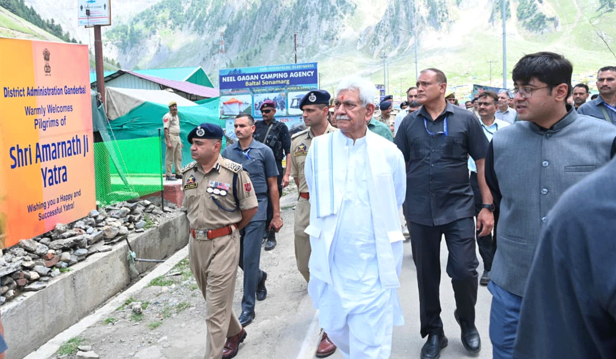 J&K L-G Manoj Sinha reviews arrangements for Yatris at Baltal base camp