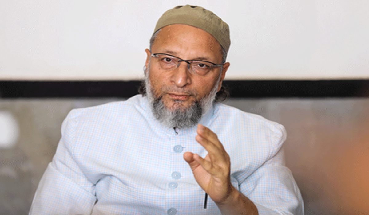 Owaisi meets Telangana Chief Secretary, demands PRCs for voters