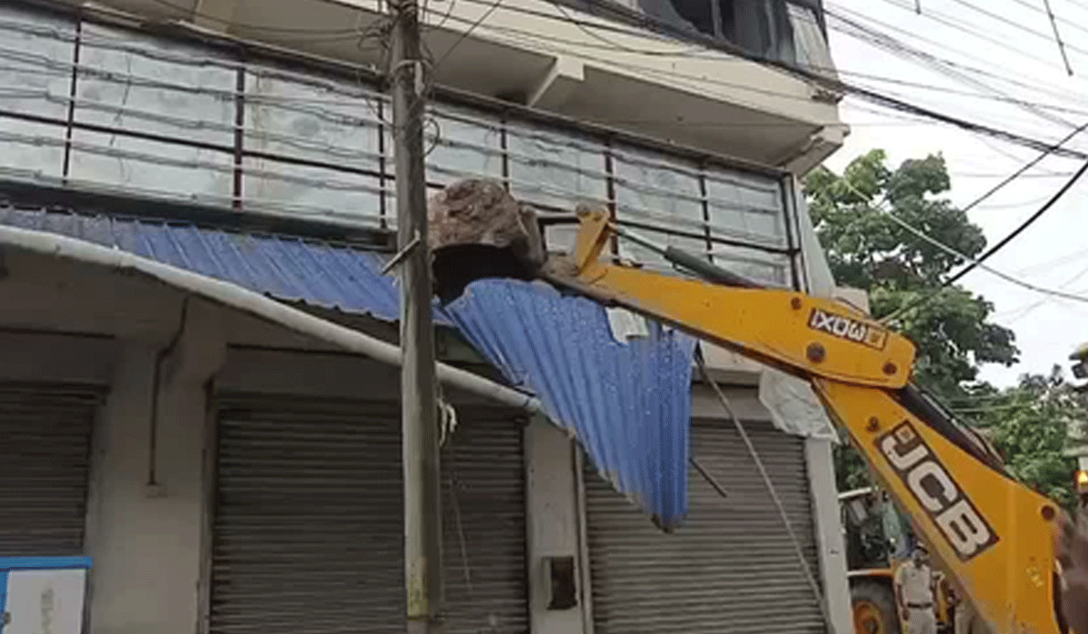 Demolition of 'illegally' constructed office of Abhishek Banerjee at Bengal’s Amtala begins