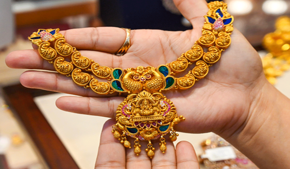 Gold, silver trade higher as weaker dollar offsets Fed rate hike fears