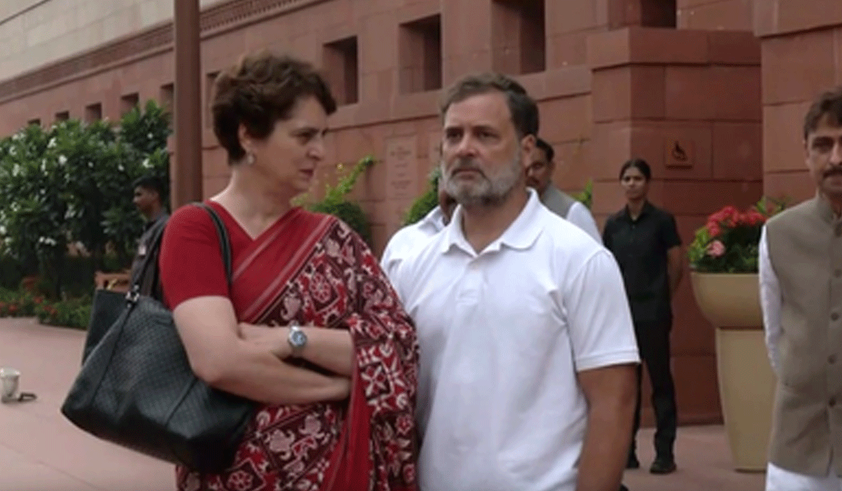 Rahul Gandhi demands govt’s apology for crackdown on protesting students