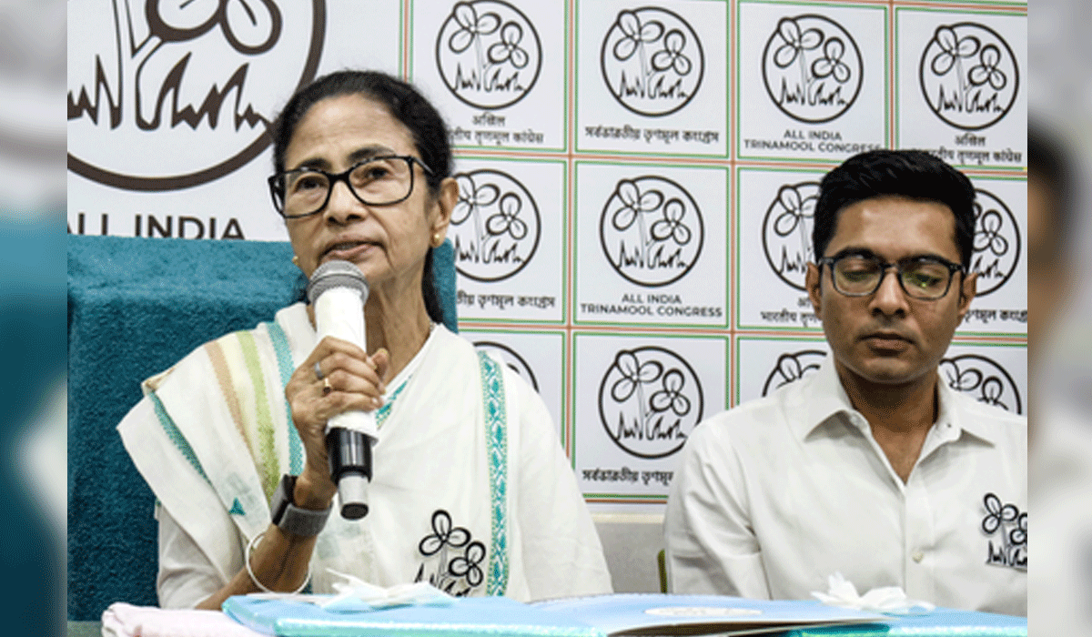 Calcutta HC directs Mamata Banerjee, Abhishek Banerjee to file affidavits on contempt of court notices