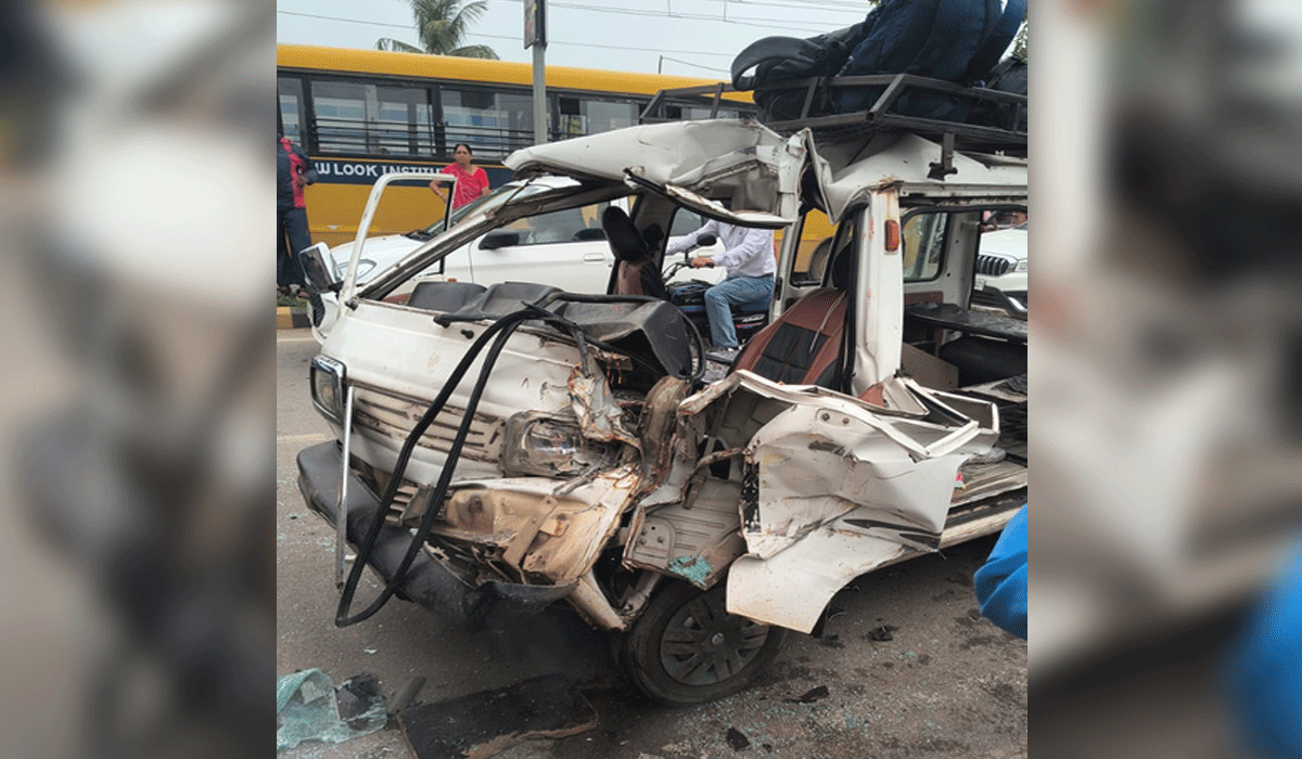 One child killed, 6 injured as school van crashes into parked truck in Rajasthan's Banswara
