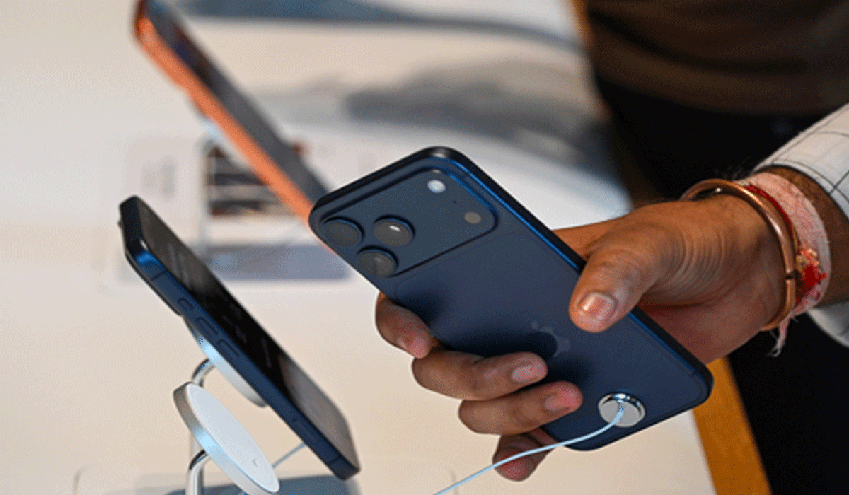 Apple likely to outperform smartphone industry despite cost pressures: Experts