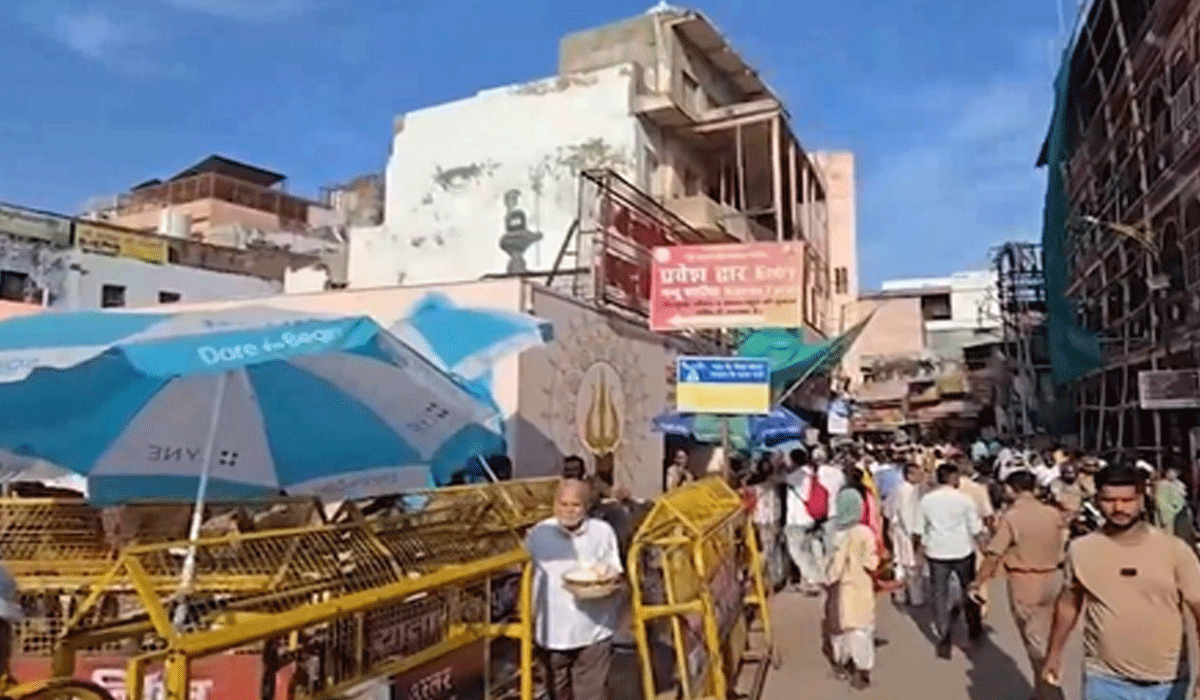 Three injured after accidental fire from PAC jawan's gun near Kashi Vishwanath Temple
